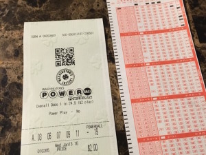 「パワーボール」宝くじを米国で購入！1,500億円当選のシミュレーション