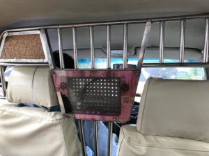 中国広州の路上で「う◯こ座り」して「剣客」武者修行