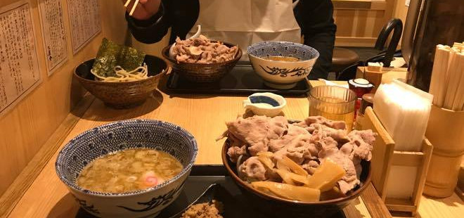 実は僕が日本で一番はじめに『舎鈴』の「つけ肉」を注文した客です!