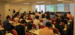 サッチェル師範代&真田孔明による「剣客商売」公開演舞 某国某所の会議室に「剣客@地下ソサエティ」集結