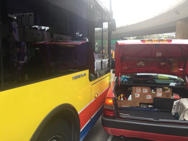 【帝】ジョホールバル-香港往復で1万5,700円香港タクシーに巨大な2階建てバスが衝突